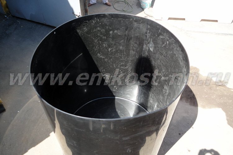 Цилиндрическая ёмкость из полипропилена — вид сверху