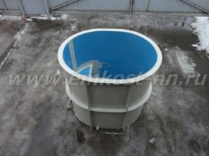 Круглый бассейн из полипропилена с рёбрами жёсткости на заводе
