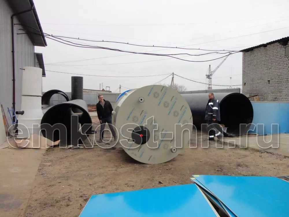 Пластиковый бак для горячей воды объёмом 5 кубометров