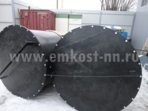 Бункер из полипропилена на производственной площадке