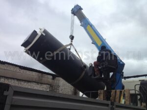 Погрузка КНС из полипропилена автокраном в кузов грузовика