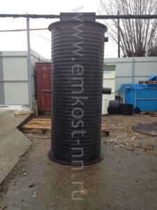 КНС из полипропилена с квадратной горловиной — вид сбоку